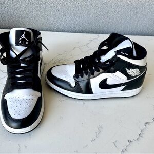 Like new women’s size 7 Nike air Jordan’s mid only worn 2 times